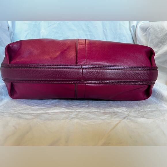 Coach Colette Leather Hobo
Style Number: 16413 - Picture 7 of 15